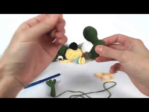 Видео: Динозавр крючком. Вязаные игрушки.Вязание для начинающих. Crochet dino. (Урок 3 ручки, ножки)