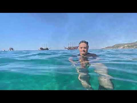 Видео: Подводная съёмка у пляжа Клеопатра в Аланье 2. @SergeiTatarnikov