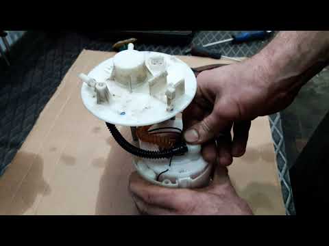 Видео: Замена топливного фильтра, бензонасоса на Хендай Солярис.