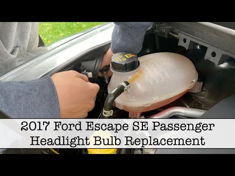 Видео: Замена лампы ближнего света со стороны пассажира Ford Escape SE 2017-19