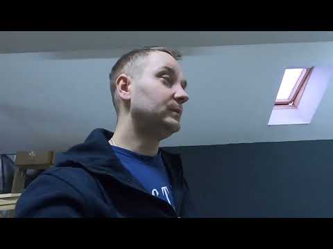 Видео: Как сделать конструкцию световой линии квадрат и, как впаять ленту на углу