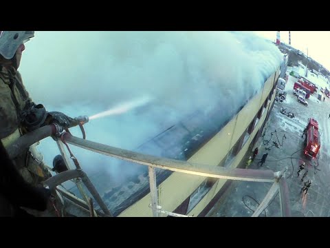 Видео: Крупный пожар в сильный мороз. Тушение по всем направлениям.