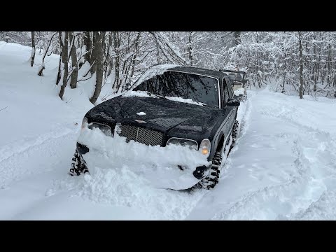 Видео: Bentley Arnage on 40 maxxis trepador vs Gaz69 in deep snow!) Самый лучший пухляк)