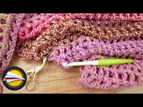 Видео: Асимметричный треугольный шарф ажурным узором | Вязание крючком