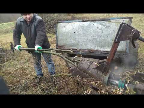 Видео: шнековий подрібнювач гілок продам +380636952774