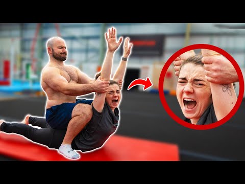 Видео: Растягиваюсь как 9-летний гимнаст {ИСПЫТАНИЕ НА ГИБКОСТЬ}