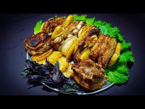 Видео: Свиные рёбрышки с картошкой в духовке