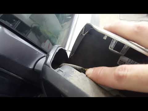 Видео: Как снять накладку зеркала Опель Зафира