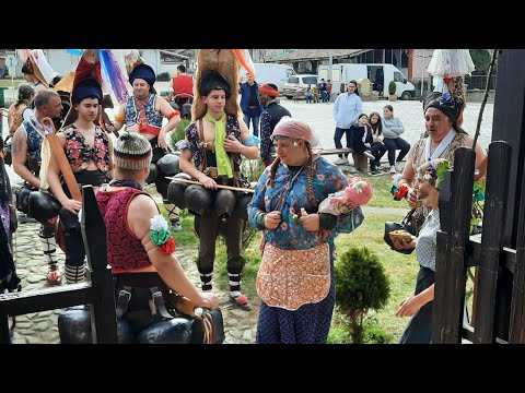 Видео: Кукери гонят злото на Сирни Заговезни в китното село Турия