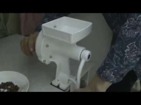 Видео: мельница А. Козлова колет кедровые орехи