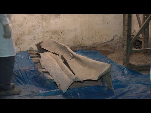 Видео: Вскрыта уникальная археологическая находка- свинцовый саркофаг, датируемый V – VI веком нашей эры.