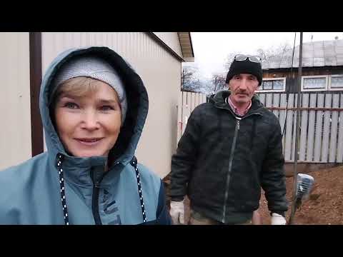 Видео: Мне всё в удовольствие//Утепляем строения, проводим свет//Жизнь в деревне//