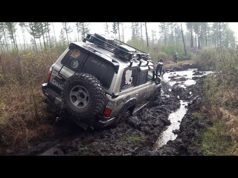 Видео: Вес в болоте ох как решает! Land Cruiser 80, Pajero 2, Нива. Карповские пороги - Никишиха. Часть 2
