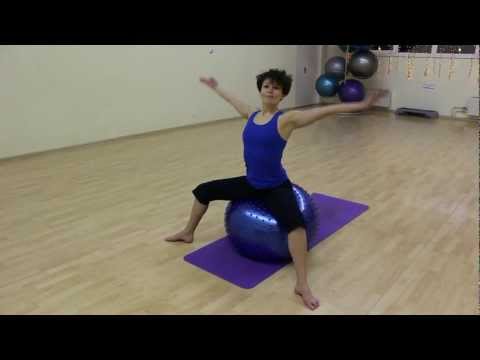 Видео: Фитбол - Гибкое тело (Часть 1 - Легкость в спине)