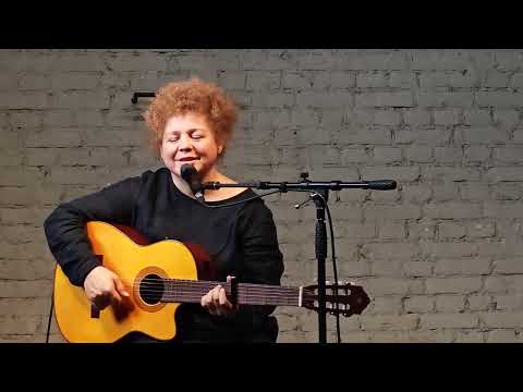 Видео: Людмила Катерисова - "В ожидании вишен" музыка и стихи Евгения Бачурина