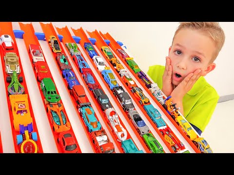 Видео: Ники играет с машинками и игровыми наборами Hot Wheels - видео с игрушечными машинками