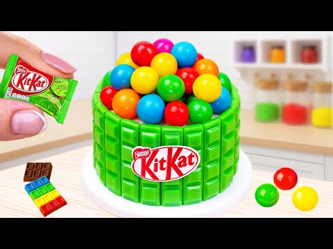 Видео: Сытный радужный торт KITKAT | Очаровательный мини-торт «Радужный» с шоколадом KitKat Green Tea