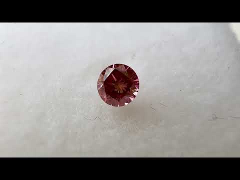 Видео: Красный бриллиант 0,07ct. Сертификат. Раскрываем секреты красного цвета.