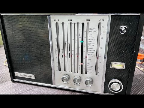 Видео: Радиоприемник Рига-104. Часть 1. Обзор, первое включение и разборка.