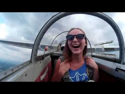 Видео: Эмоции девушек при полете на планере
