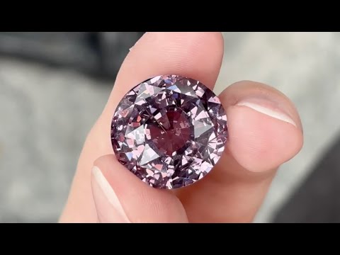 Видео: Уникальный камень
