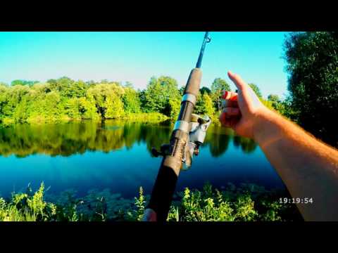 Видео: Рыбалка на макушатник с пенопластом. День рыбака.