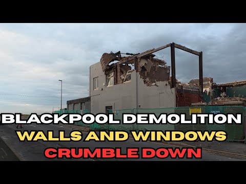 Видео: Снос Блэкпула: окна и стены паба YATES рушатся