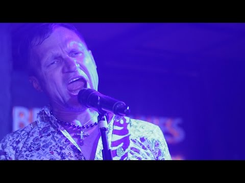 Видео: Олег Скрипка - хай несе мене ріка, в фантастичному човні