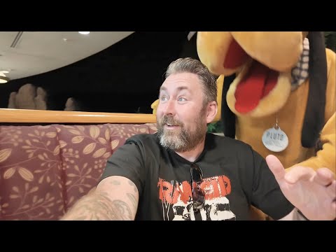 Видео: Мой ужин в стиле EPCOT в Garden Grill & Bowling For Soup/Ratatouille снова открылся