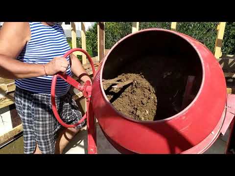 Видео: Опилкобетон замес, часть-2.