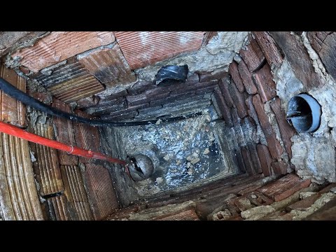 Видео: Отпушване на запушена канализация на къща от мазнини и парцали | Blocked Drain