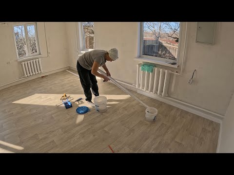 Видео: РЕМОНТ старого ДОМА✊ ПЛИНТУСА клею на ШПАКЛЁВКУ 🤦‍♀️ деревенская жизнь