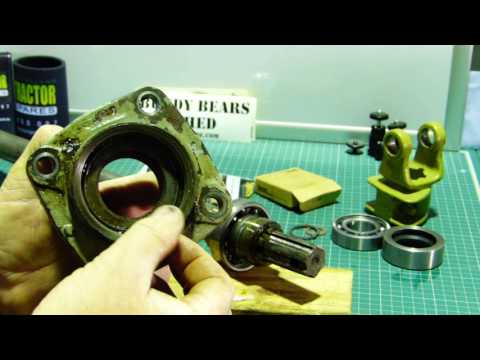 Видео: Как заменить сальник и подшипник ВОМ Ferguson TE20