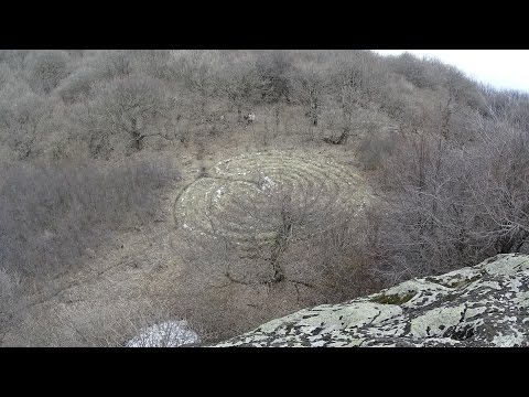 Видео: Поход вокруг Бештау, Лабиринт, штольня Орлиных скал 19.3.2017