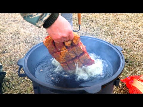 Видео: ОГРОМНЫЙ КУСОК МЯСА в КИПЯЩЕМ МАСЛЕ в КАЗАНЕ. НИ ОДИН БЛОГЕР НЕ РИСКНЕТ ПОКАЗАТЬ ТАКОЕ!!!