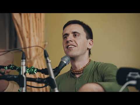 Видео: Arjuna Krishna | New Year's Eve | ISKCON | New Mayapur 31.12.2021 | Новый Год | Night Shift | Kirtan