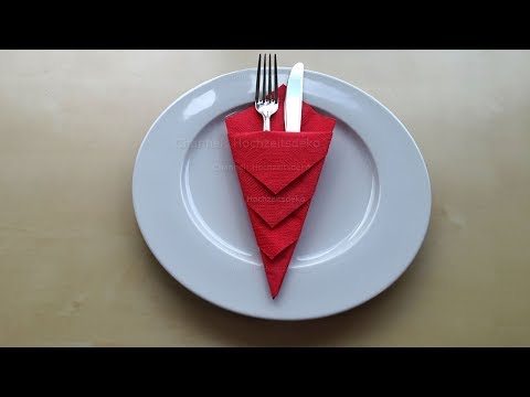 Видео: Как сложить салфетки Кармашек