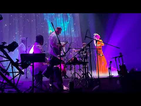 Видео: Юля Паршута - Останешься, Северное сияние