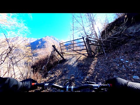 Видео: По Тюнгурской тропе на фэтбайке: траверсы, ручей, ворота в другой мир..