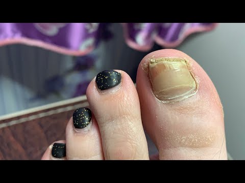Видео: Педикюр себе чёрный красный