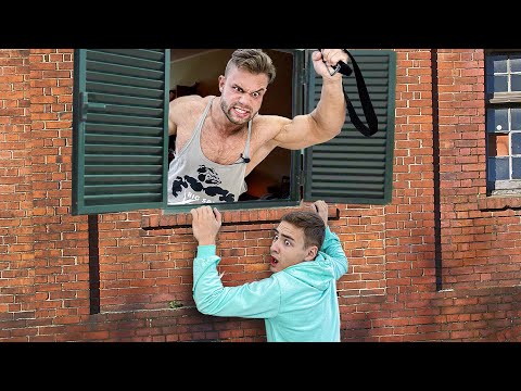 Видео: Экстремальные Прятки от ЗЛОГО НЯНЯ ! *Самый Сильный Человек В Мире*