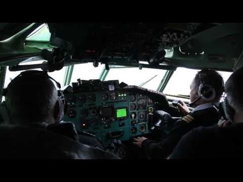 Видео: Посадка Ту-154 EW-85703
