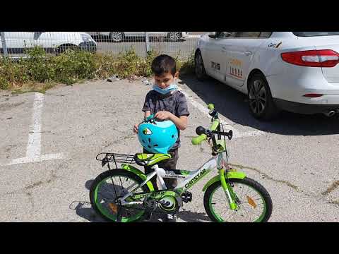 Видео: Как правильно надеть детский велосипедный шлем