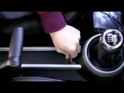 Видео: Установка заводского подлокотника - MINI Countryman R60