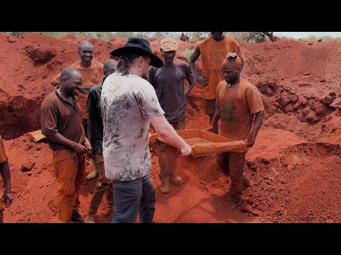 Видео: Добыча граната на реке Умба. Танзания.