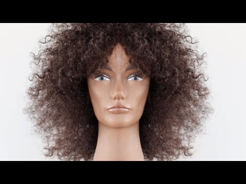 Видео: Урок по стрижке вьющихся волос: квадратные слои шаг за шагом