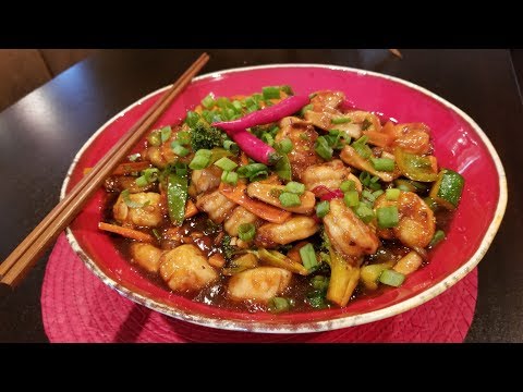 Видео: Креветки и гребешки с овощами в азиатском стиле. Рецепт Димы Кулинахера.