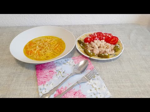 Видео: Куриный бульон с домашней лапшой!Как готовлю мясо на бульон!