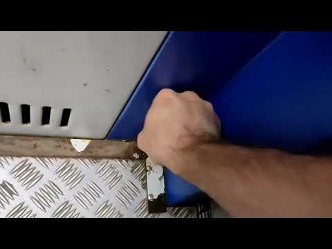 Видео: Почему нужно обслуживать подвижный пол кабины лифта.