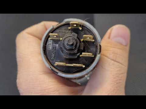 Видео: Правильное подключение автомагнитолы в ВАЗ 21214 Нива Урбан.Как сделать режим ACC аксессуары в Ниве.